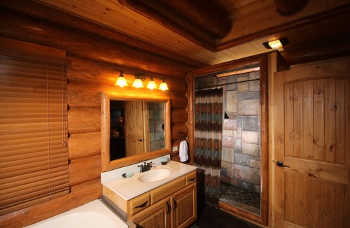 Pigeon Forge Cabin | Majestic Mountaintop Retreat- Breathtaking Views, Luxury Lodge over Pigeon Forge
