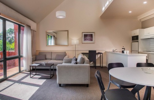 North Adelaide Apartment | Majestic Old Lion Apartments