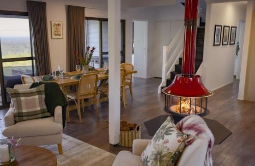 Maleny Ski Chalet | Maleny Chalet with Spectacular Glasshouse Mtn Views