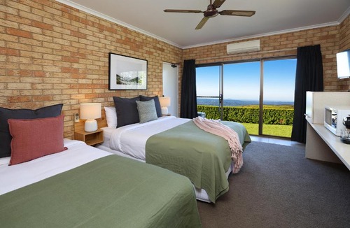 Maleny Hotel | Maleny Views Motel