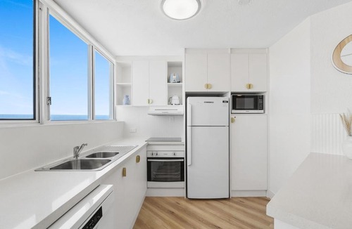 Alexandra Headland Apartment | Mandolin Beachfront Resort