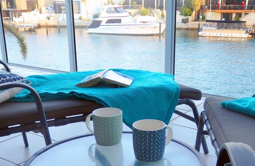 Halls Head Villa | Mandurah Canal Holiday Home with own jetty! Boats! Crabs! Dolphins!