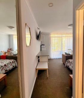 Mandurah Apartment | Mandurah Coastal Studio - Pool Outlook