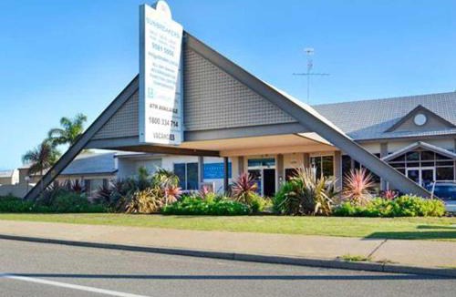 Mandurah Apartment | Mandurah Coastal Studio - Pool Outlook