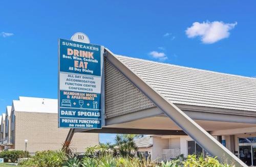 Mandurah Apartment | Mandurah Coastal Studio - Pool Outlook