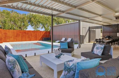 Greenfields House | Mandurah Poolside Retreat