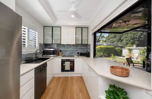 Mundingburra House | Mango Tropical Stay