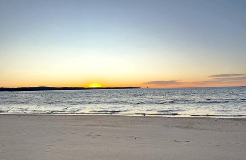 Batehaven Apartment | Manhattan - Stylish 1BR Beachfront on Caseys