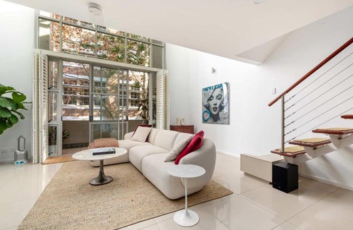 Surry Hills Apartment | Manhattan Tri-Level Warehouse Style Apartment