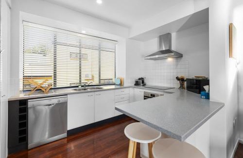 Manly House | Manly Beach View Townhouse Haven