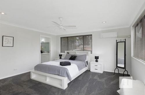 Mannering Park House | Mannering Lake House