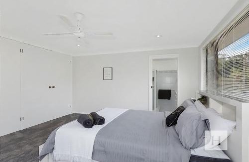 Mannering Park House | Mannering Lake House
