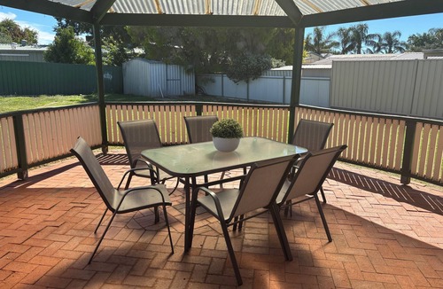 Horsham House | Manor on McIntyre