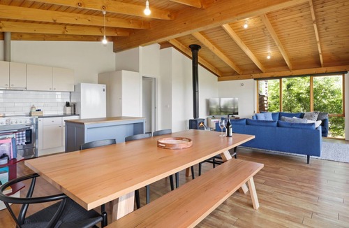 Mansfield House | Mansfield Hideaway - Sleeps 10