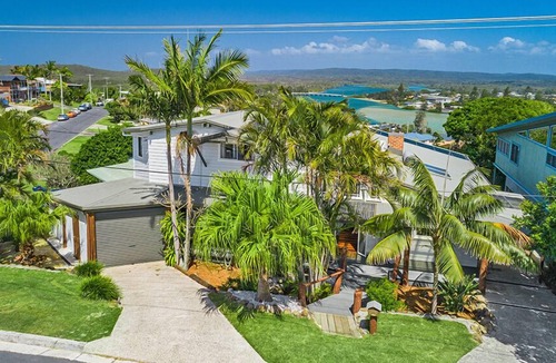 South Evans Head House | Manzara, 35 Pacific Crescent, Evans Head: 4 BR, 1 BA House in Evans Head, Sleeps 8