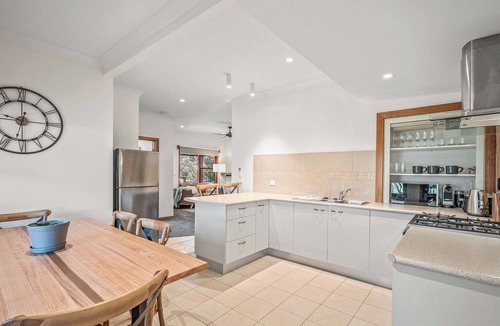 Porepunkah House | Maple Cottage Porepunkah - Modern & Cosy home