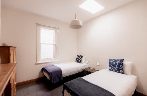 Hobart Central Business District House | Maple House - Charming family cottage in Sandy Bay