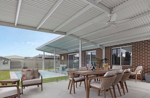 Echuca House | Maple House - Echuca Holiday Homes