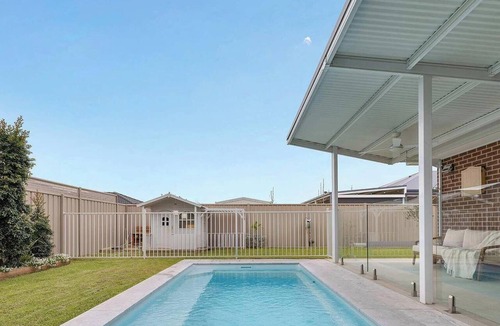 Echuca House | Maple House - Echuca Holiday Homes