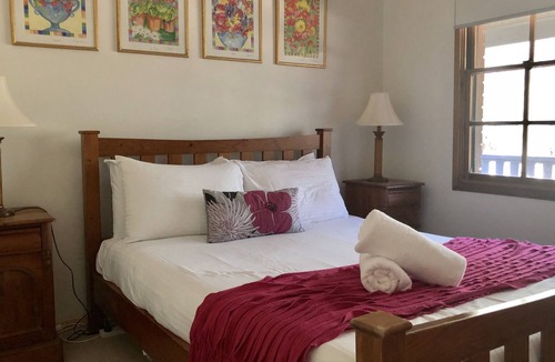 Broke House | Maranda Country Estate - 5 Bedroom House with Spa & Pool
