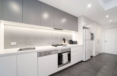 Forest Lodge Apartment | Marble Bloom | 1BR near Sydney CBD + FREE Parking