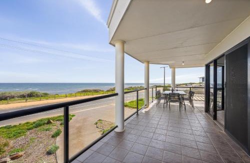 Aldinga Beach House | Mareblue Villa - Aldinga Beach - C21 SouthCoast Holidays