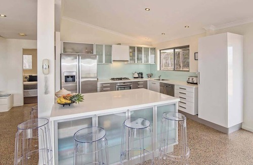 Rosa Glen House | Margaret River Farmhouse: Serene Bushland Getaway