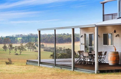 Rosa Glen House | Margaret River Farmhouse: Serene Bushland Getaway
