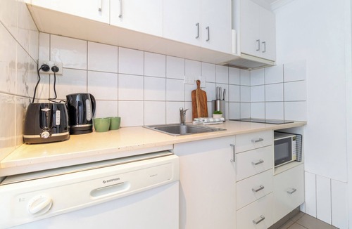 Cullen Bay Apartment | Marina Magic | 2 Bed, 2 Bath apt | Stunning Views