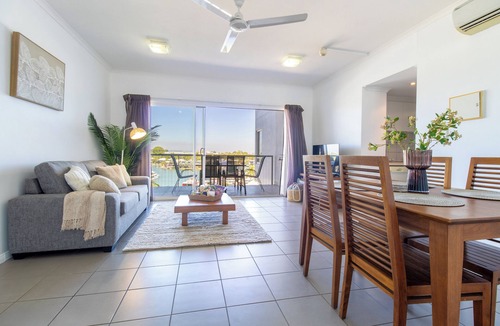 Cullen Bay Apartment | Marina Magic | 2 Bed, 2 Bath apt | Stunning Views