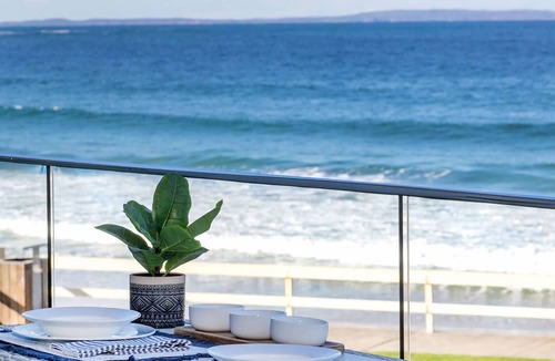 Mollymook Apartment | Mariners 6 - Beachfront studio apartment with breathtaking coastal views