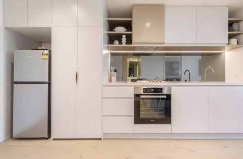 West Melbourne Apartment | Marker | Modern Vintage Pad Near Factory Outlets