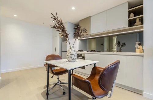 West Melbourne Apartment | Marker Stunning Space Near Southern Cross CBD