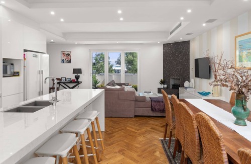 Elwood Apartment | Marlin - A prime location, near the beach
