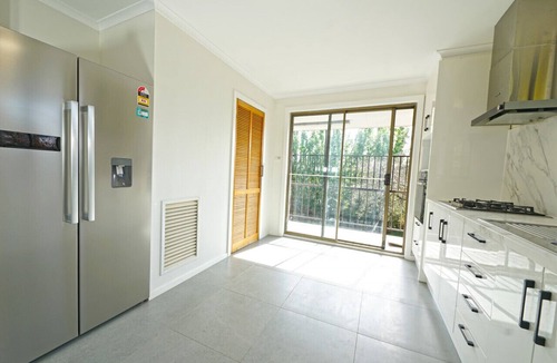 Ringwood House | Maroondah 3BR Brick House Free Wi-Fi Parking