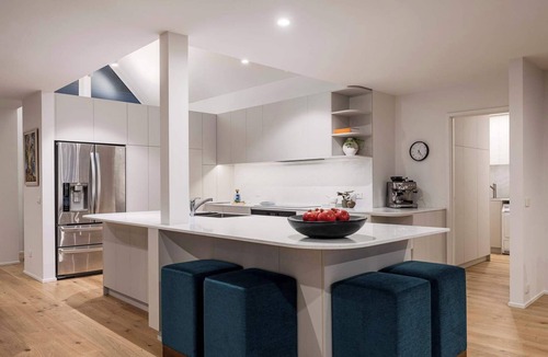 Mount Martha House | Martha's Peak Solar Heated Pool & Views