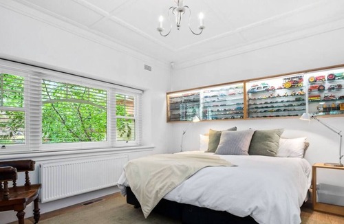 Elwood House | Massive Mitford! Large, Luxurious 1st Class 4 Bdrm