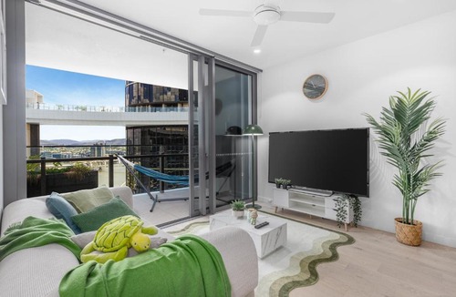 Brisbane Central Business District Apartment | Matcha Madness Zen Escape - Riverfront