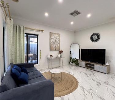 Sunshine House | Matthews Green fall House