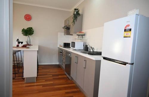 Mawson Lakes Apartment | Mawson Red - Free Pool access -Onsite Parking-Netflix-5 mins to Mawson Interchange