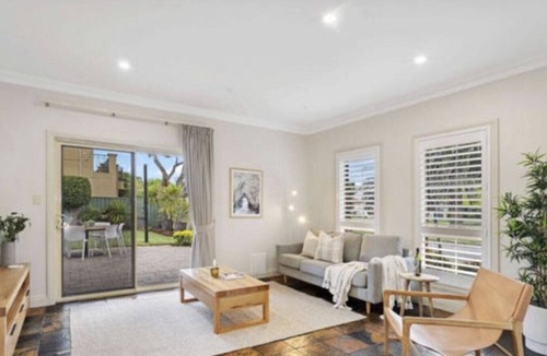 Mawson Lakes House | MawsonLakes Lake view Villa