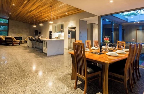 Dunsborough House | Maybrook Minutes from Meelup Beaches and Dining