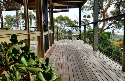 McCrae House | McCrae Hilltop Retreat, Views of Bay & Lighthouse