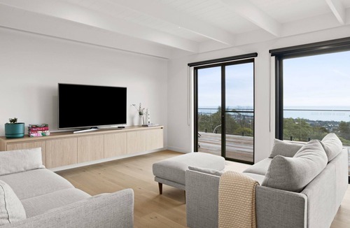 McCrae House | McCrae Views - 4 Bedroom Holiday House