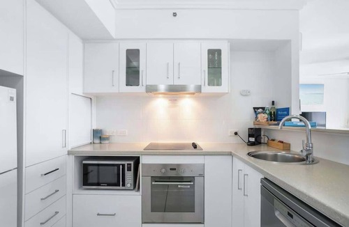 Cairns Central Business District Apartment | McLeod Corner—Resort-style Adjacent Apartments