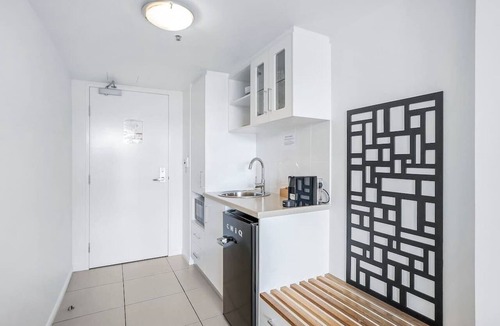 Cairns Central Business District Apartment | McLeod Corner—Resort-style Adjacent Apartments
