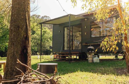 Lidster Villa | Meadowbrook Tiny House - Stay among the best wineries in Orange