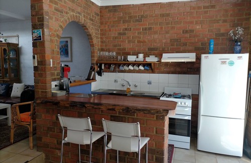 Prevelly Apartment | Mediterranean Apt: Ocean Views Sleeps 6 - Spacious- Families - Couples - Beach