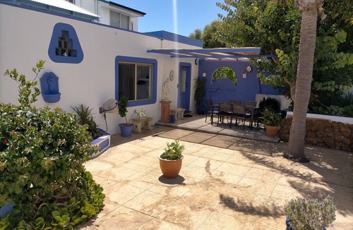 Prevelly Apartment | Mediterranean Apt: Ocean Views Sleeps 6 - Spacious- Families - Couples - Beach