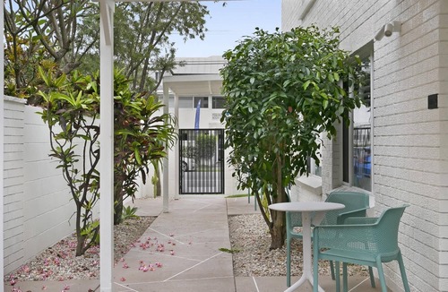 Surfers Paradise House | Mediterranean Surfers Paradise Townhouse with BBQ